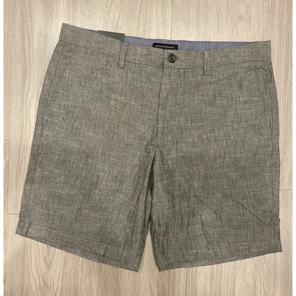 Banana Republic Men's 9